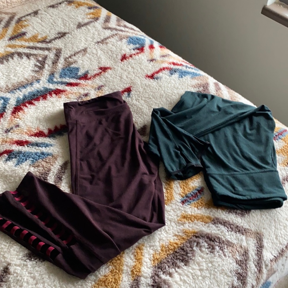 Victoria Sport leggings with cutout cuffs